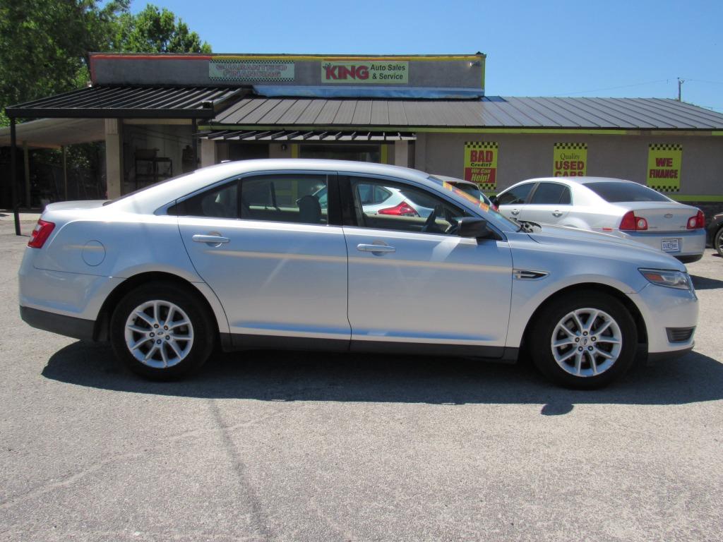 2013 Ford Taurus SE's photo