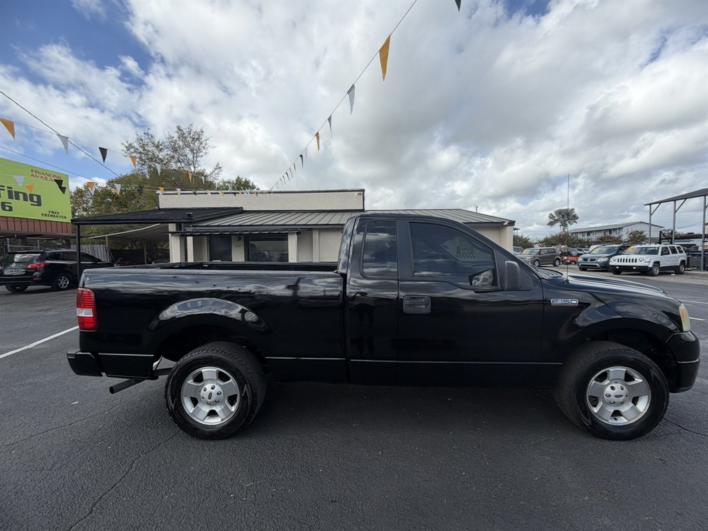 2006 Ford F-150 STX Regular Cab 126-in Styleside's photo